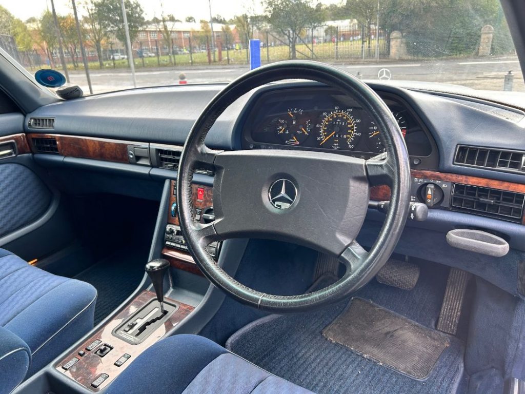 1990 Mercedes 300 SE Auto