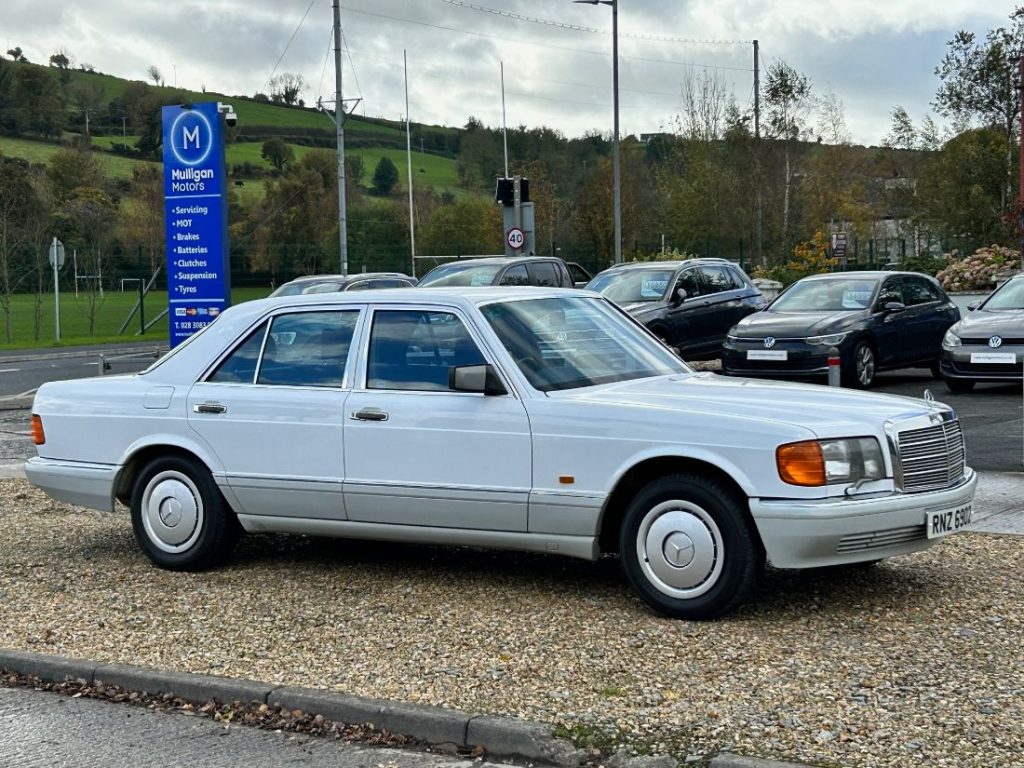 1990 Mercedes 300 SE Auto