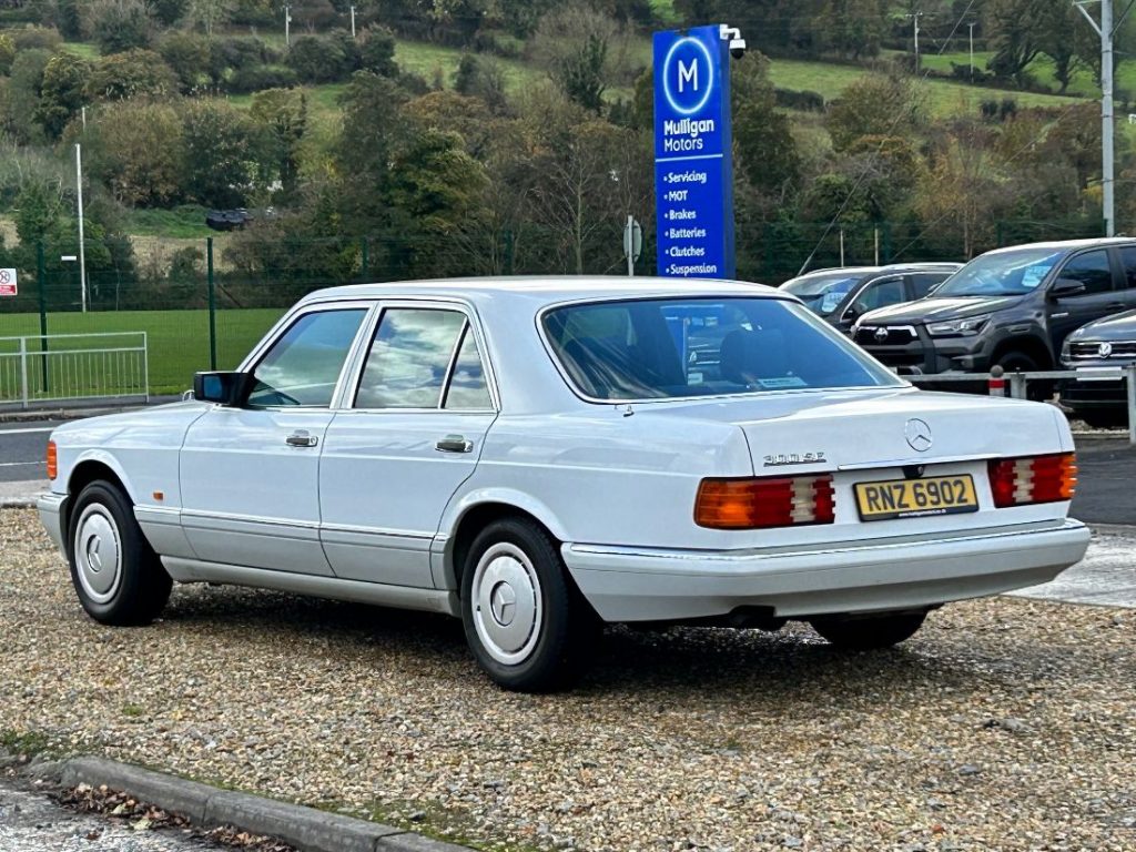 1990 Mercedes 300 SE Auto